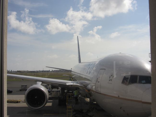 United Boeing 777 N213UA at Honolulu on November 28th, 2013