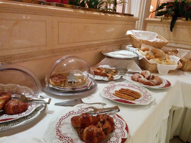 Four Points Milan Breakfast